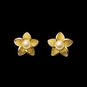 Crown Trifari Gold Tone Flower Clip-On Earrings w/ Faux Pearl Center Classic VTG